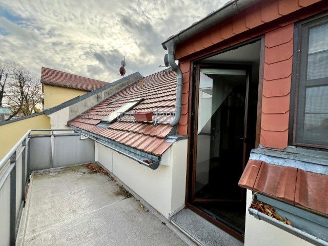 ruhige & große 3- Raumwohnung mit Balkon in grüner Lage ! (wird renoviert !) 02828 Görlitz, Dachgeschosswohnung