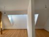 Exklusives Wohnen über den Dächern – lichtdurchflutete 3- RWE mit hochwertiger Einbauküche & kleinem Balkon ! - Großzügige Dachgeschosswohnung