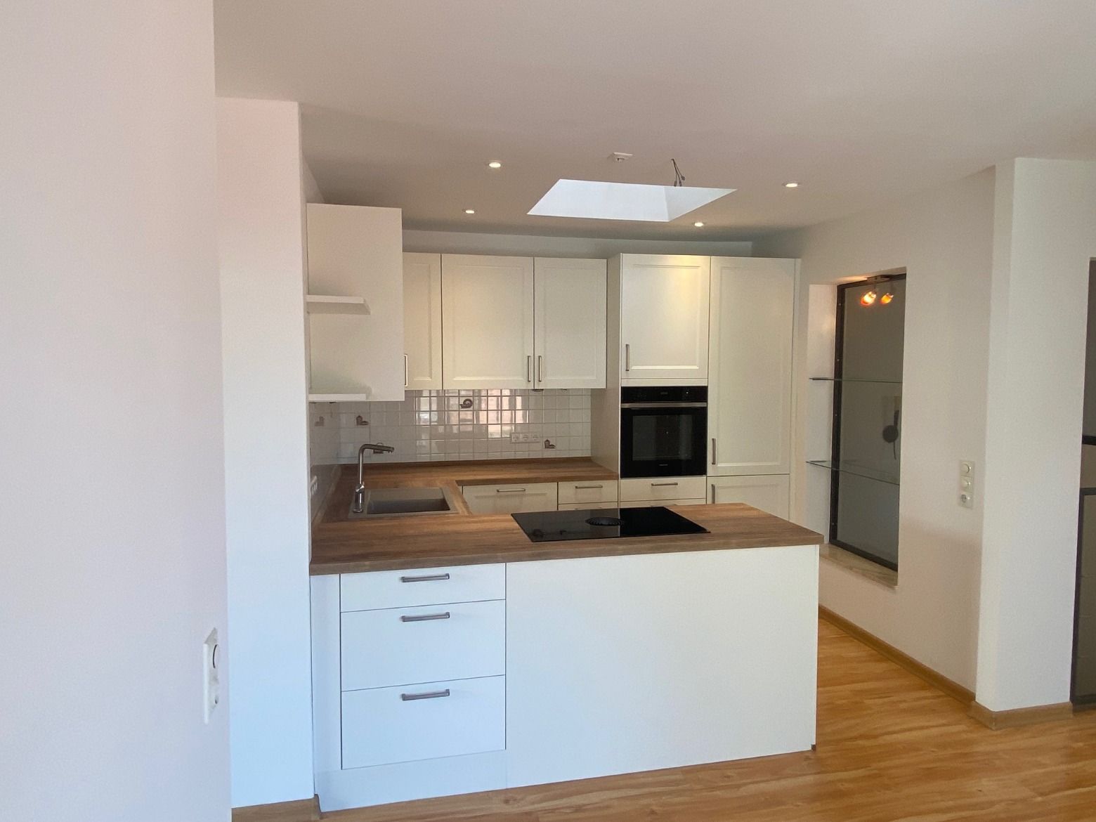 Exklusives Wohnen über den Dächern – lichtdurchflutete 3- RWE mit hochwertiger Einbauküche & kleinem Balkon ! 02826 Görlitz, Dachgeschosswohnung