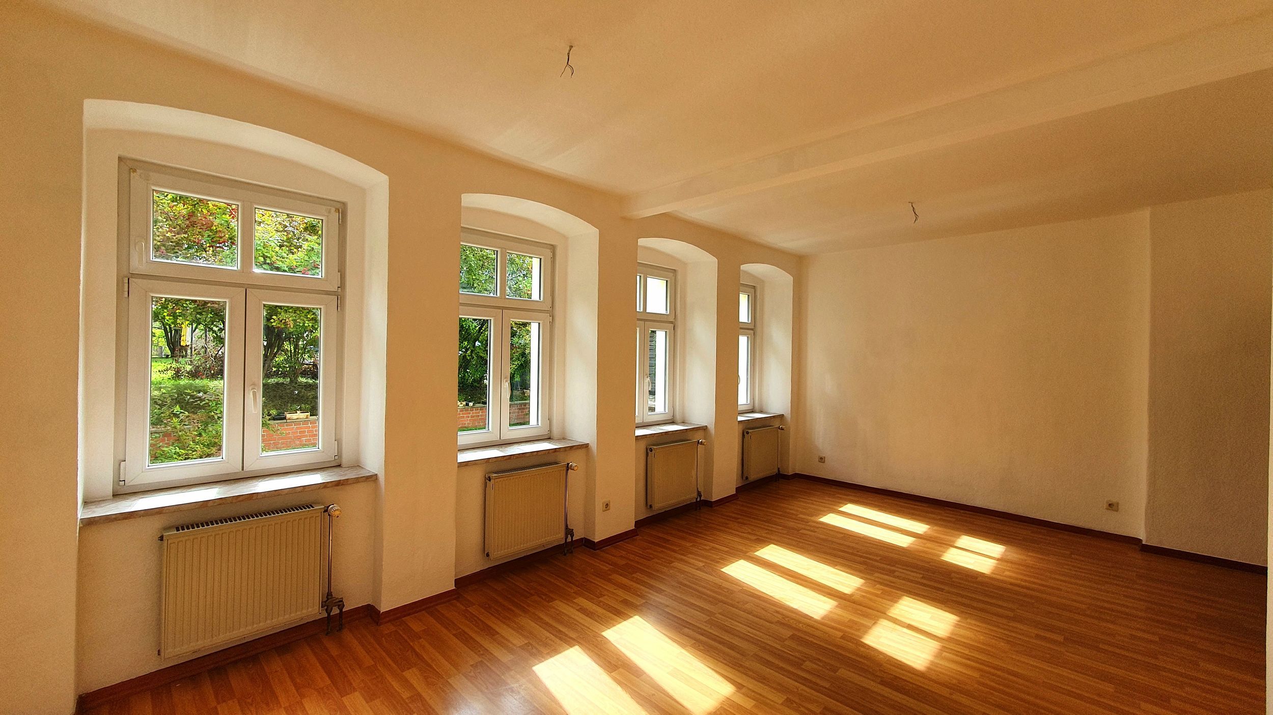 geräumige 2- Raumwohnung im Erdgeschoss mit großer separater Küche in ruhiger Lage ! 02828 Görlitz, Erdgeschosswohnung