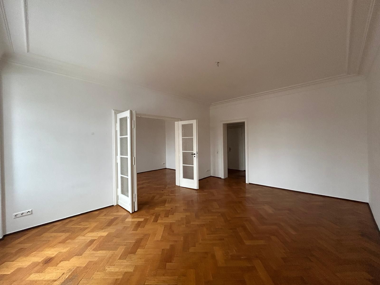 Großzügige 4-Raum-Altbauwohnung mit Balkon und Stellplatz 02763 Zittau, Etagenwohnung