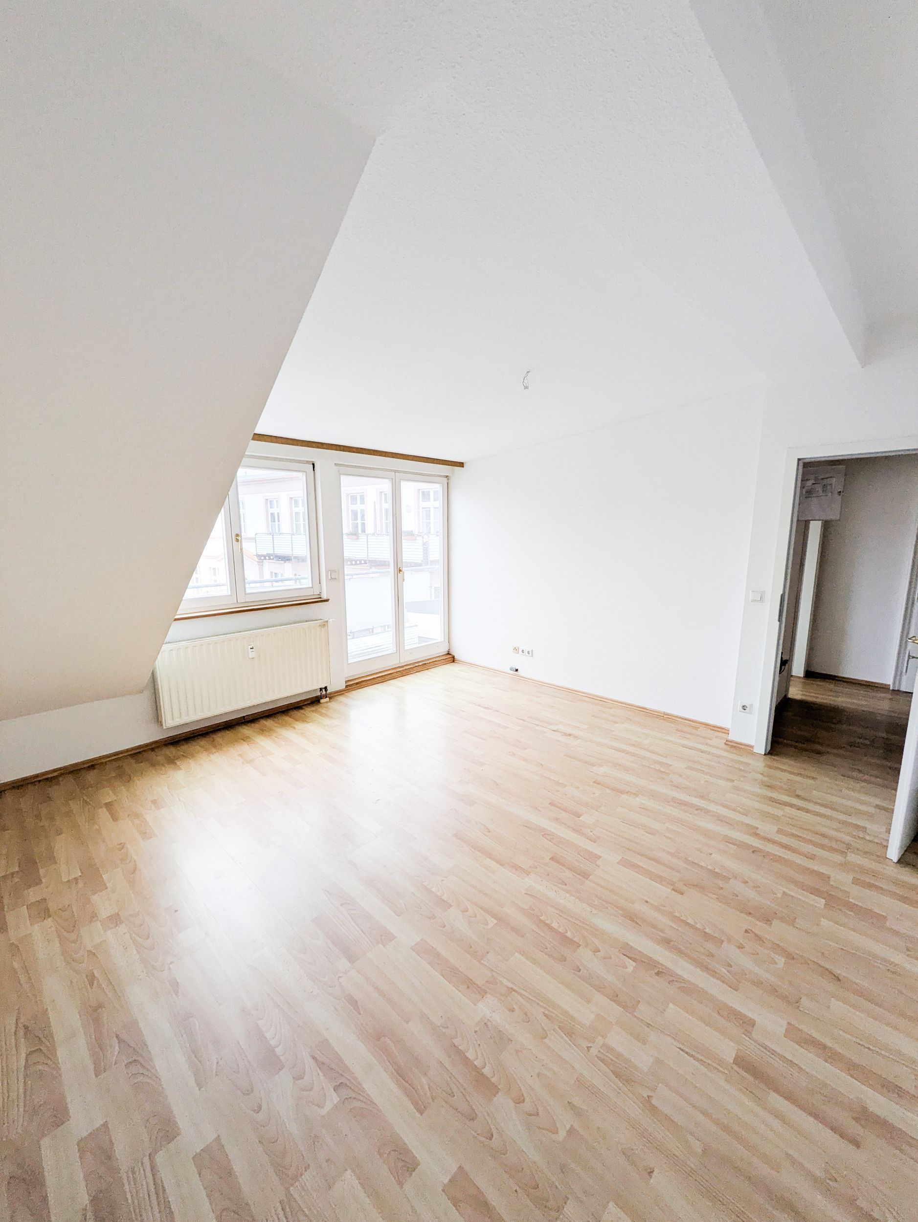 Wunderbare 2-RWE mit Balkon und Einbauküche ! 02826 Görlitz, Dachgeschosswohnung