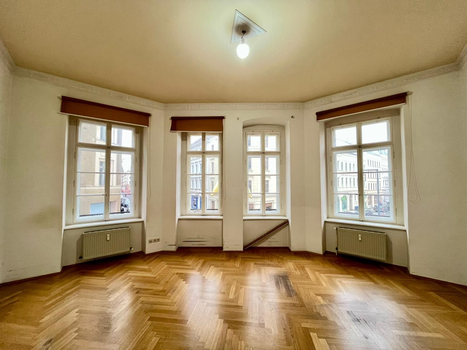 gemütliche 1- Raumwohnung mit Singleküche und Fahrstuhl am Wilhelmsplatz ! 02826 Görlitz, Etagenwohnung