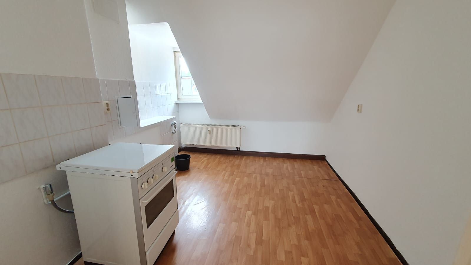 kleine 2- Raumwohnung im Dachgeschoss in der Görlitzer Südstadt ! - Photo 1