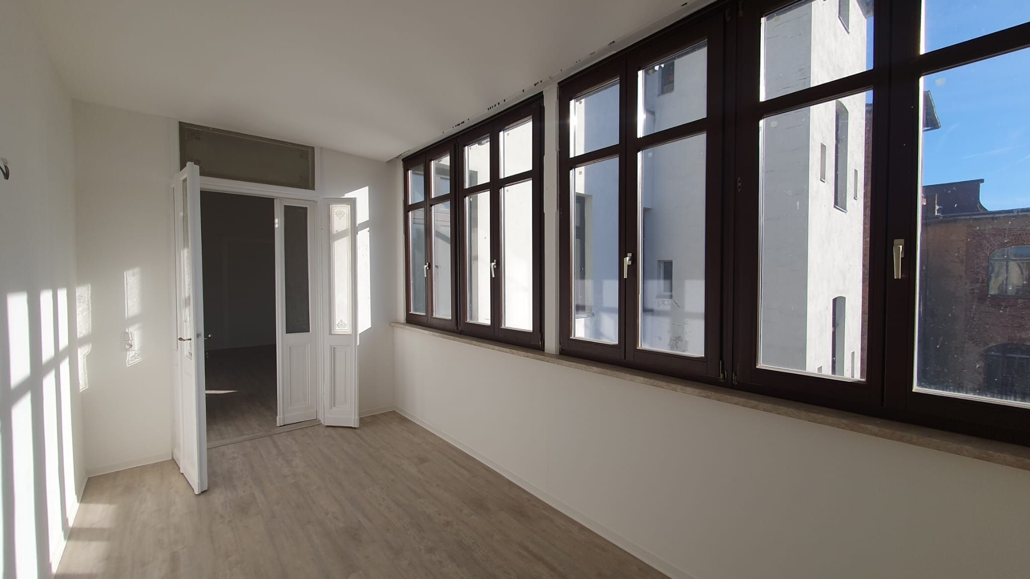 geräumige 5- Raumwohnung mit Wintergarten und zwei Bädern im Stadtzentrum ! 02826 Görlitz, Etagenwohnung