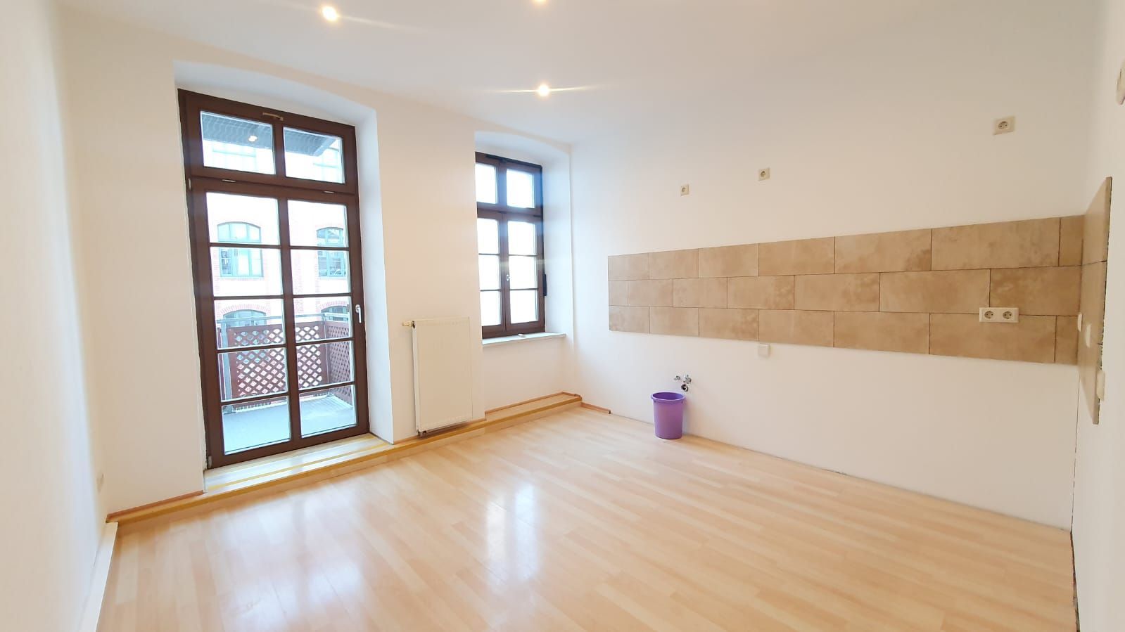 große 3- Raumwohnung mit Einbauküche, Kamin und Balkon im Görlitzer Zentrum ! 02826 Görlitz, Etagenwohnung