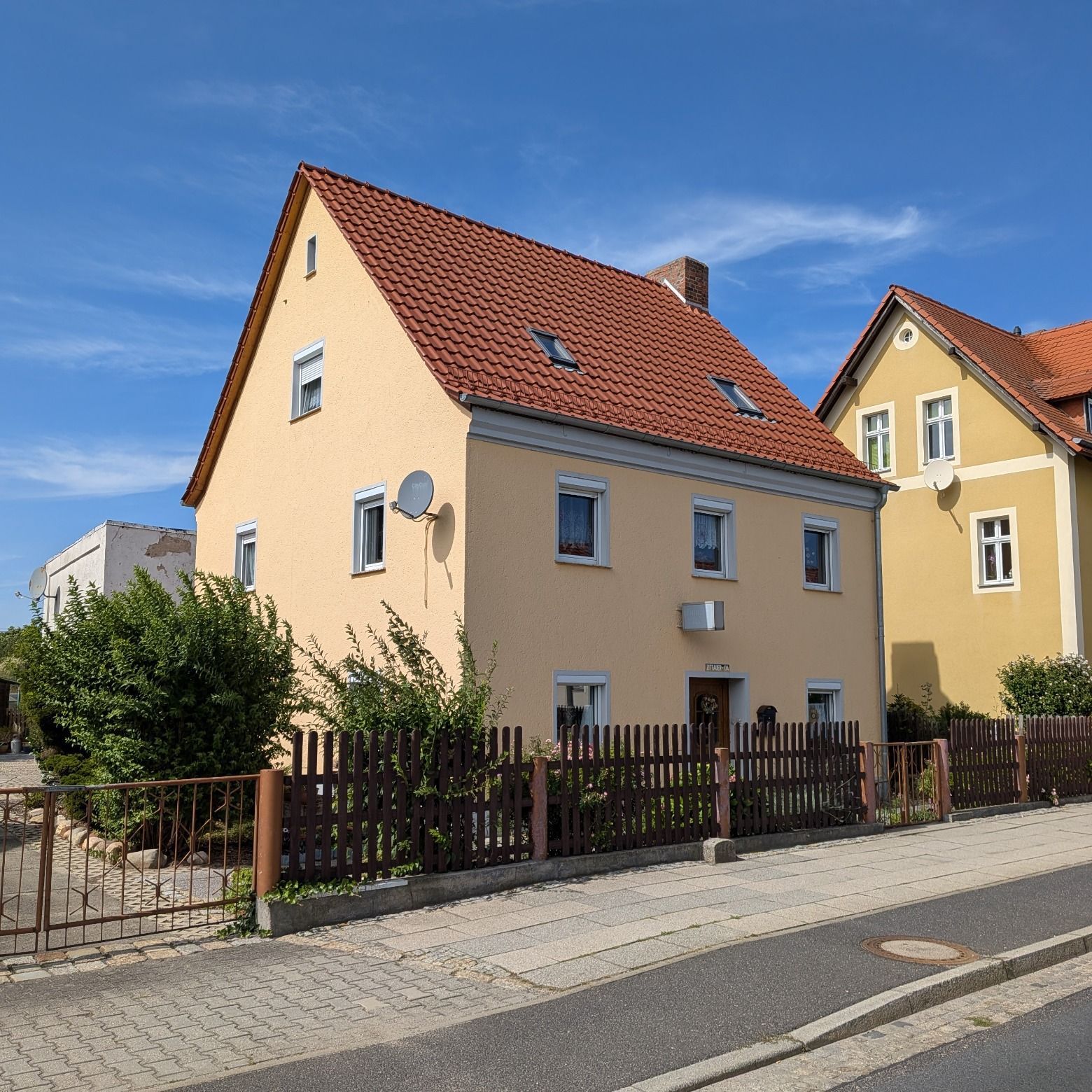 Viel Platz für Familie – Einfamilienhaus mit großem Grundstück und Hinterhaus 02827 Görlitz, Einfamilienhaus