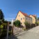 Viel Platz für Familie - Einfamilienhaus mit großem Grundstück und Hinterhaus - Ansicht Straßenseite 2