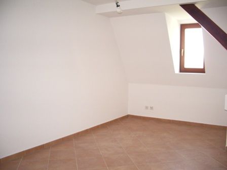 3- Raum-Dachgeschosswohnung mit Fahrstuhl und Stellplatz! - Foto 1