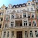 charmante 3- Raum-Südstadtwohnung mit 2 Balkonen und Stellplatz! - Außenansicht straßenseitig 03