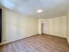 große 2- Raumwohnung mit Balkon in ruhiger Seitenstraße der Görlitzer Innenstadt! - Helles Wohnzimmer mit Tür