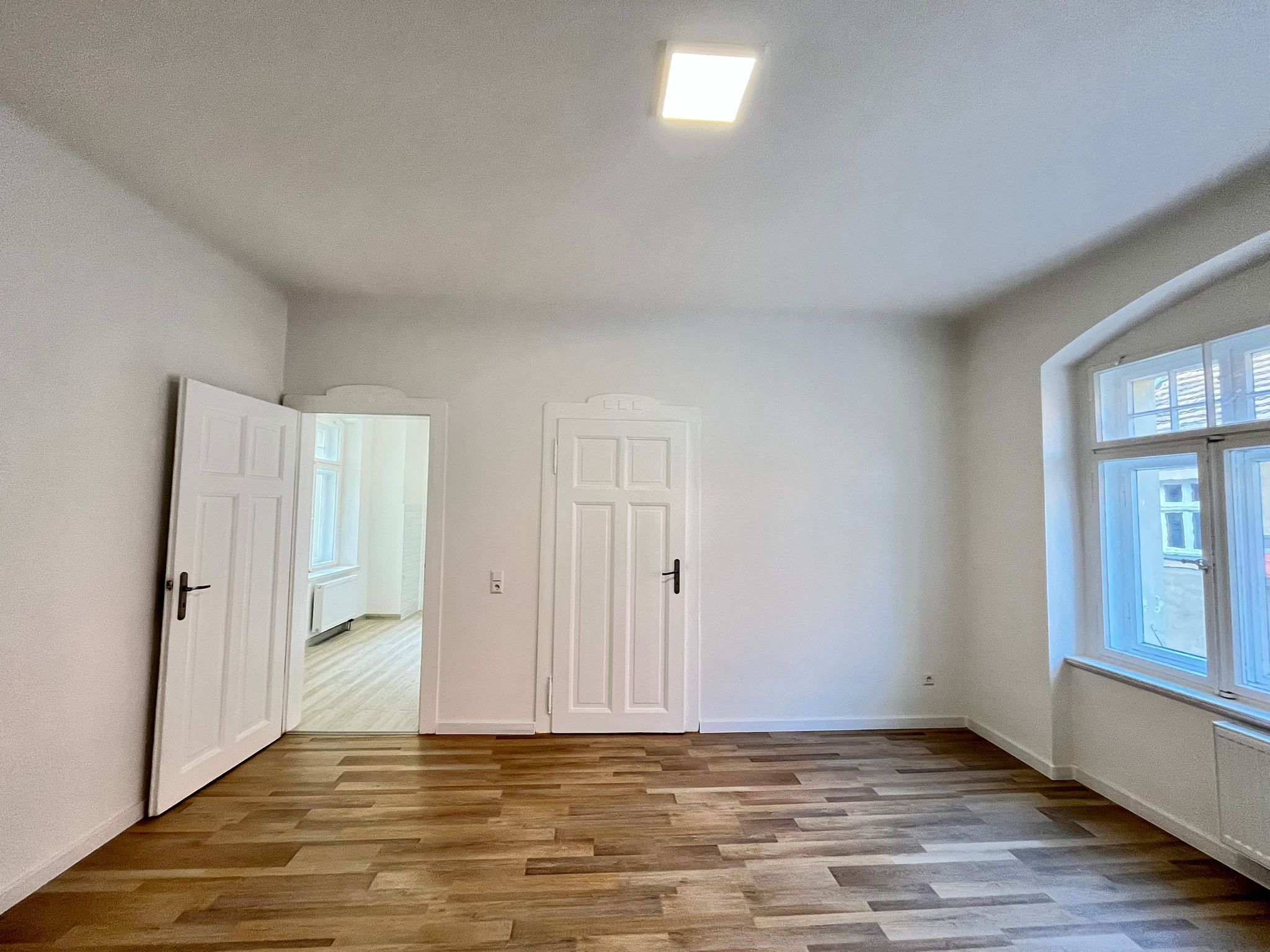 neu renovierte und gemütliche 2- Raumwohnung mit Bad mit Fenster und Dusche in ruhiger Altstadtlage 02826 Görlitz, Etagenwohnung