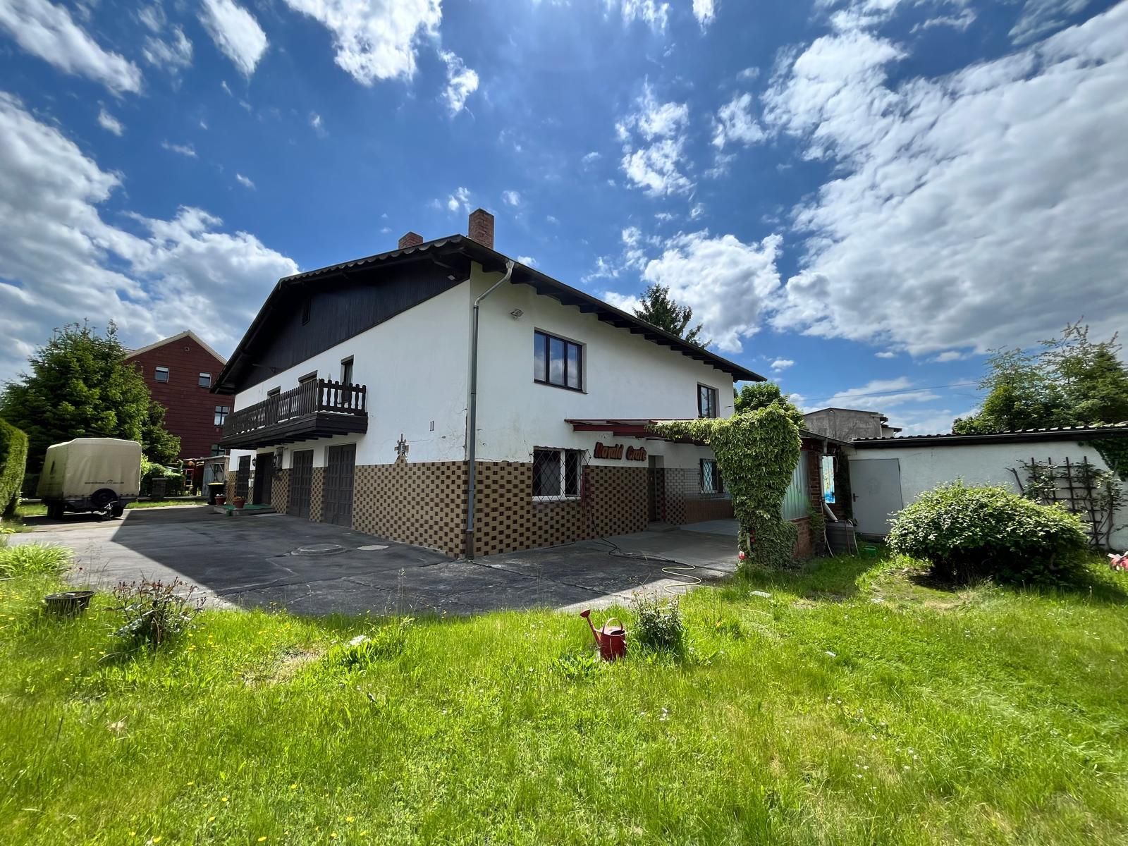 ruhiges Einfamilienhaus mit großer Werkstatt, 3 Garagen und Garten in Weinhübel ! Vielfältige Nutzungsmöglichkeiten für Wohnen und Arbeiten ! 02827 Görlitz, Einfamilienhaus