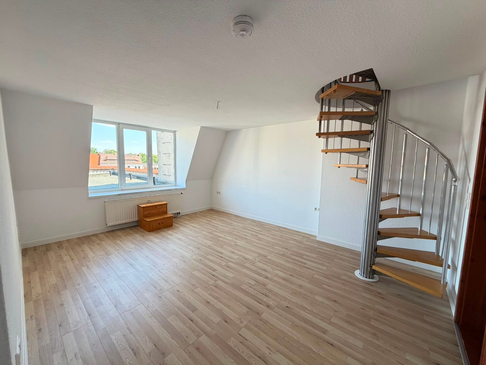 kleine 3- Raumwohnung mit Einbauküche und Abstellraum im Dachgeschoss in Stadtparknähe ! 02826 Görlitz, Dachgeschosswohnung