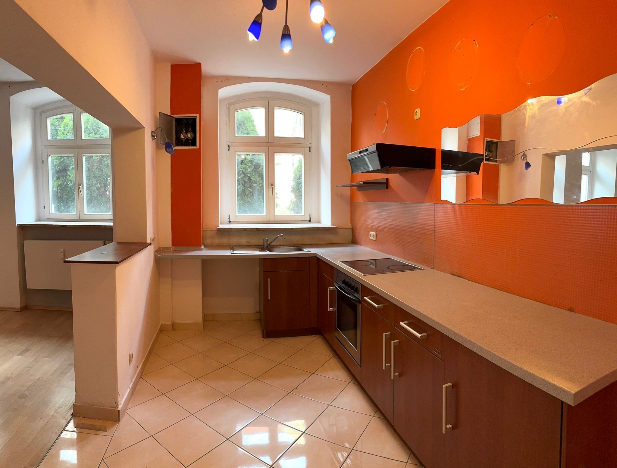 gemütliche 2-Zimmer-Wohnung im Souterrain mit Einbauküche! 02826 Görlitz, Souterrainwohnung