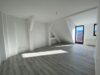 Wohnen unterm Dach – großzügige 2-Raumwohnung mit Balkon und Weitblick in der Südstadt! - IMG-20221020-WA0003 (Klein)
