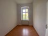 ruhige 4- Raumwohnung im Erdgeschoss mit Wintergarten und direktem Gartenzugang in Blumenstraße ! - Helles Zimmer mit Fenster