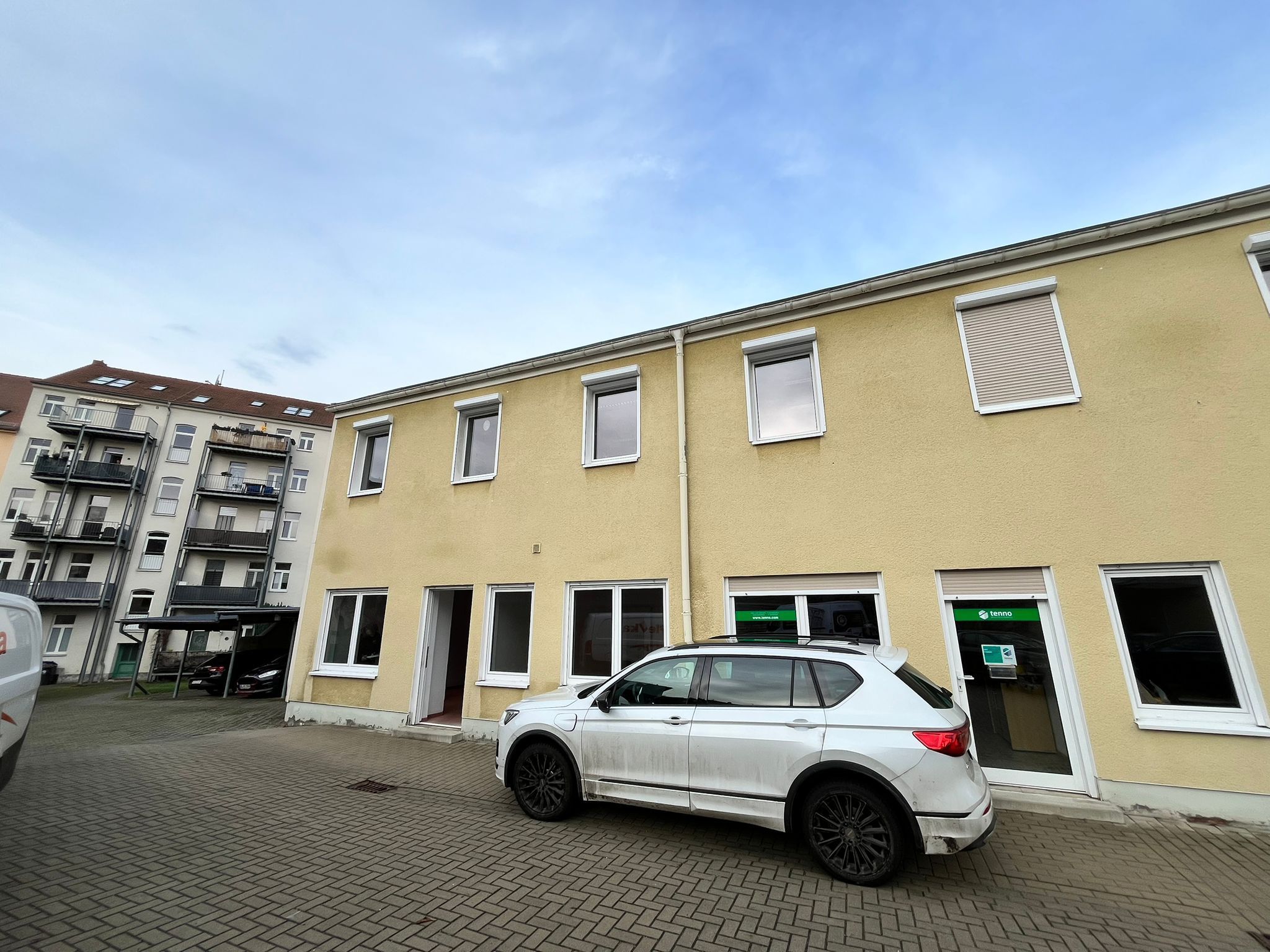 ebenerdiges Büro mit Lager / Garage und Rolltor im ruhigen Zentrumsbereich ! 02826 Görlitz, Bürohaus