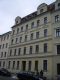 ruhige 3- Raumwohnung mit offener Küche und Dusche ! - Hausansicht vorn