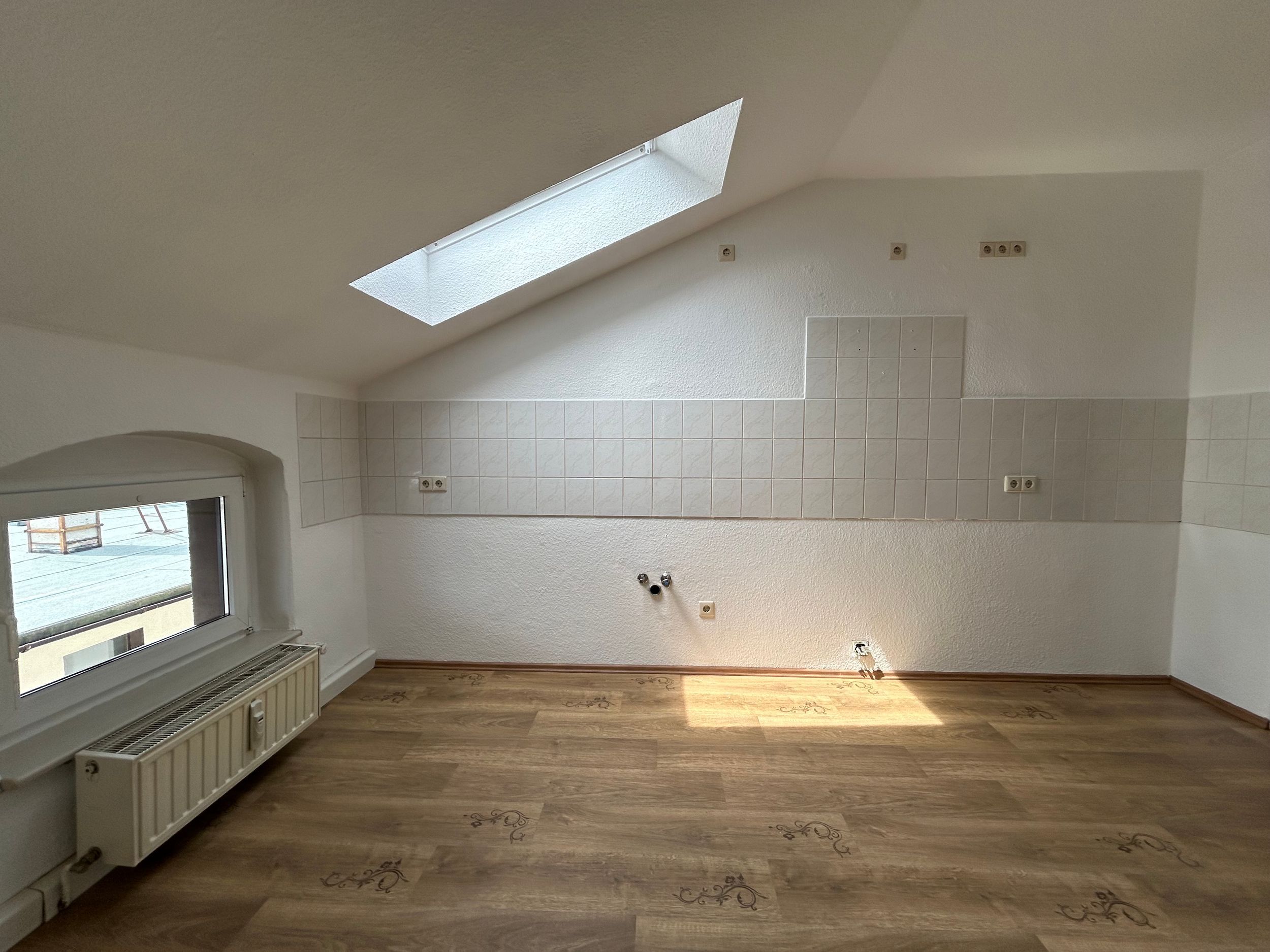 gemütliche 2,5-Raum-Wohnung im DG mit eigenem Gartenanteil 02763 Zittau, Dachgeschosswohnung