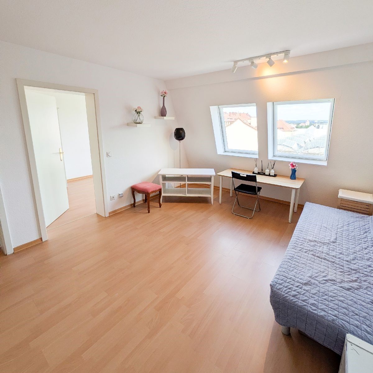 Kompakte Kapitalanlage oder charmante Stadtwohnung – möblierte 2-RWE mit Stellplatz direkt am Klinikum Dresden-Friedrichstadt 01067 Dresden, Dachgeschosswohnung