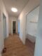kleine 3- Raumwohnung mit Balkon auf dem Land / Zodel - Wohnungsflur mit Bad