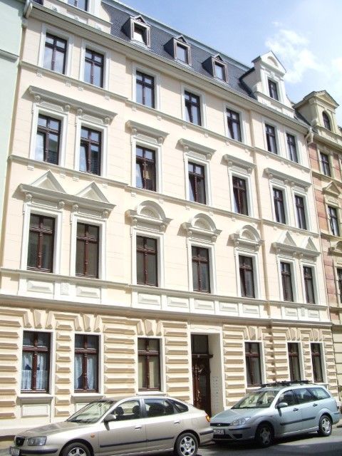 kleine 3- Raumwohnung mit Einbauküche und Balkon im Erdgeschoss ! - Foto 1