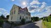 ruhige, kleine 2- RWE mit Einbauküche im Dachgeschoss (2.OG) in Weinhübel ! - Historisches Gebäude im Sonnenlicht