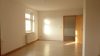 ruhige, kleine 2- RWE mit Einbauküche im Dachgeschoss (2.OG) in Weinhübel ! - Helles Wohnzimmer mit Fenster