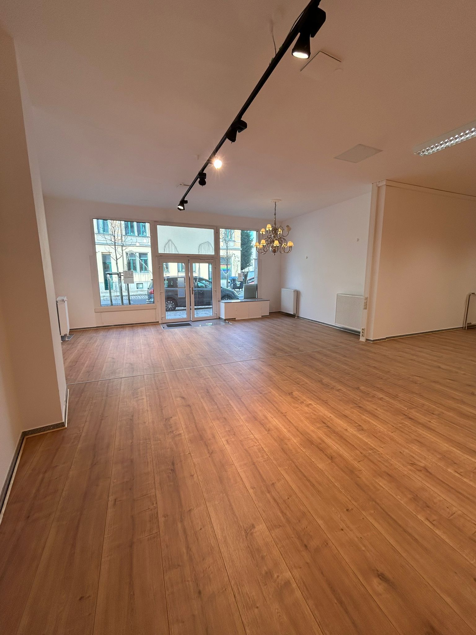 moderne Erdgeschoss – Bürofläche mit Einbauküche in Dresden-Pieschen ! 01127 Dresden, Bürohaus