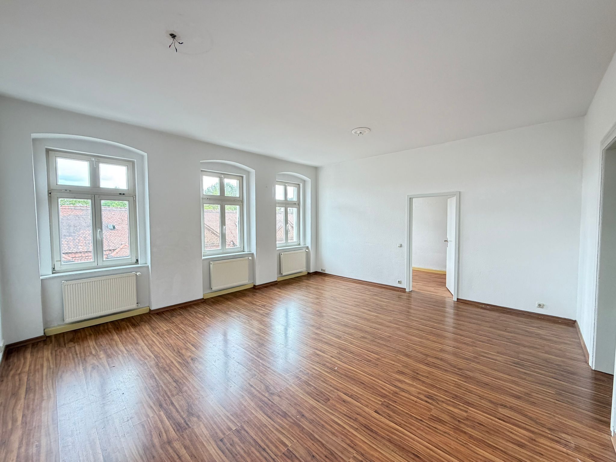 geräumige 3- RWE mit separater Küche und Badewanne ! 02826 Görlitz, Etagenwohnung