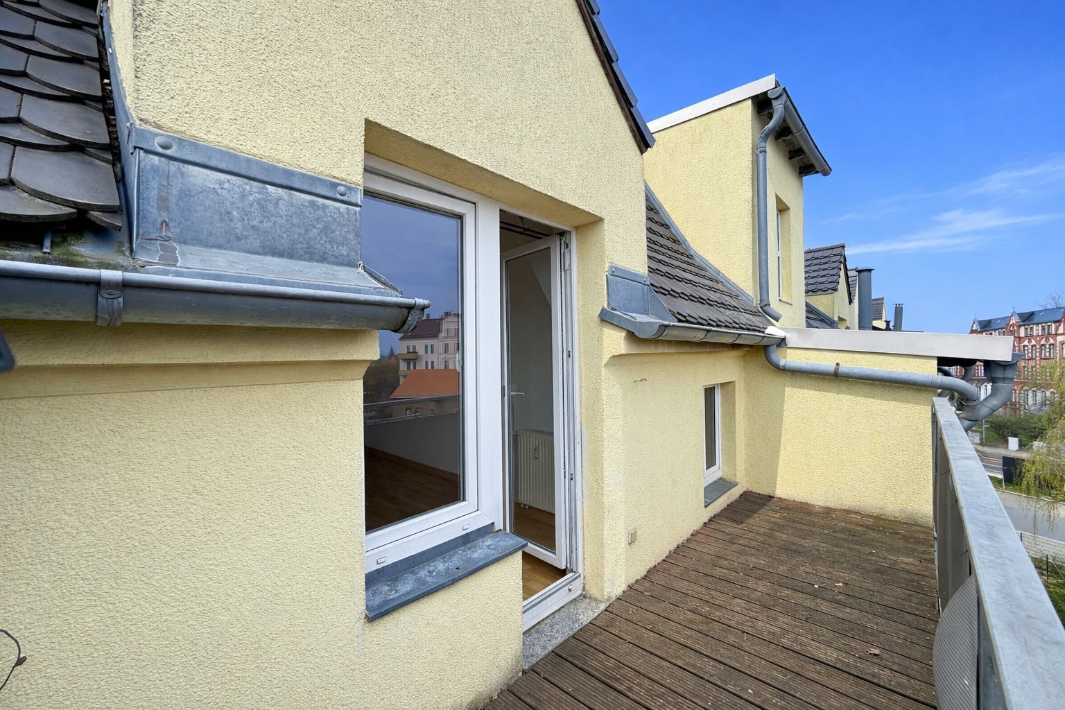 moderne 3- RWE mit Balkon im Dachgeschoss / Südstadt ! - Foto 1