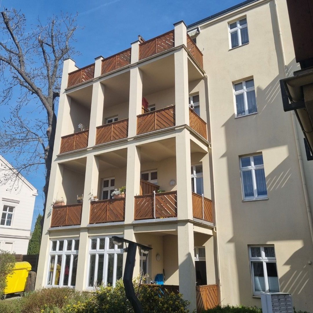 BETREUTE WOHNANLAGE ! altersgerechte 3-Raum-Ergeschosswohnung mit Einbauküche und Terrasse! - Photo 1
