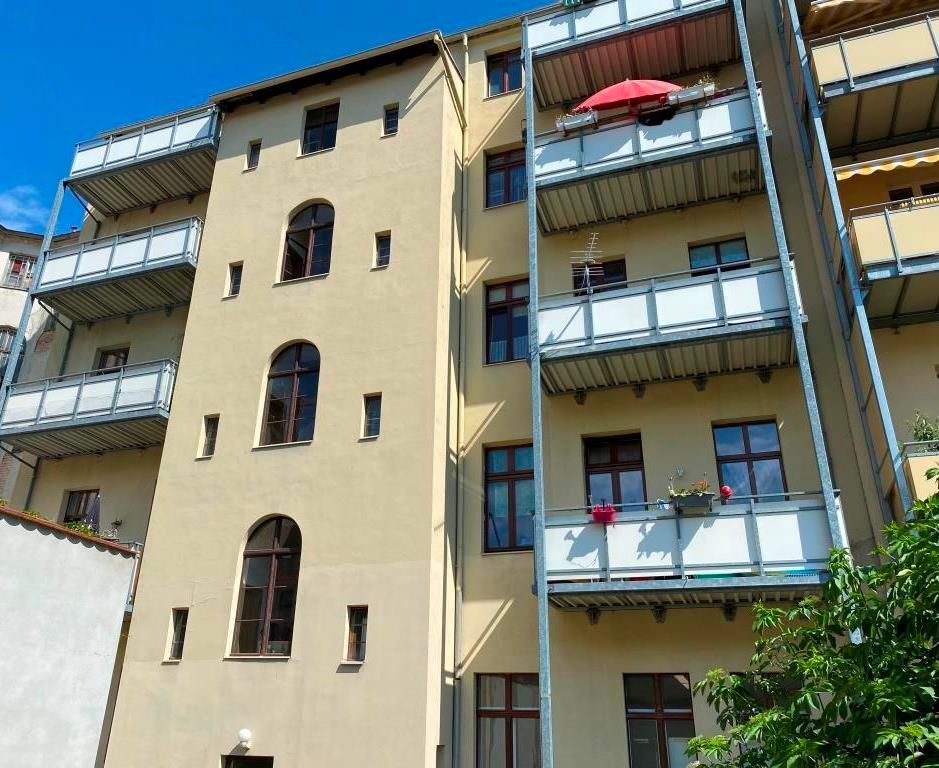 gemütliche 2-Raumwohnung in zentraler Innenstadtlage mit hofseitigem Balkon und Einbauküche! - Photo 1