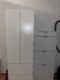 kleine 2- RWE mit Einbauküche im Dachgeschoss / Görlitzer Zentrum ! - Weiße Schränke im Zimmer