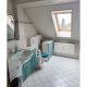 Charmante 2-Zimmer-Wohnung mit Potenzial und Blick auf die Landeskrone - Badezimmer mit Dachfenster