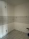 barrierefreie 2-Raumwohnung in zentraler Lage - Küche mit weißen Fliesen