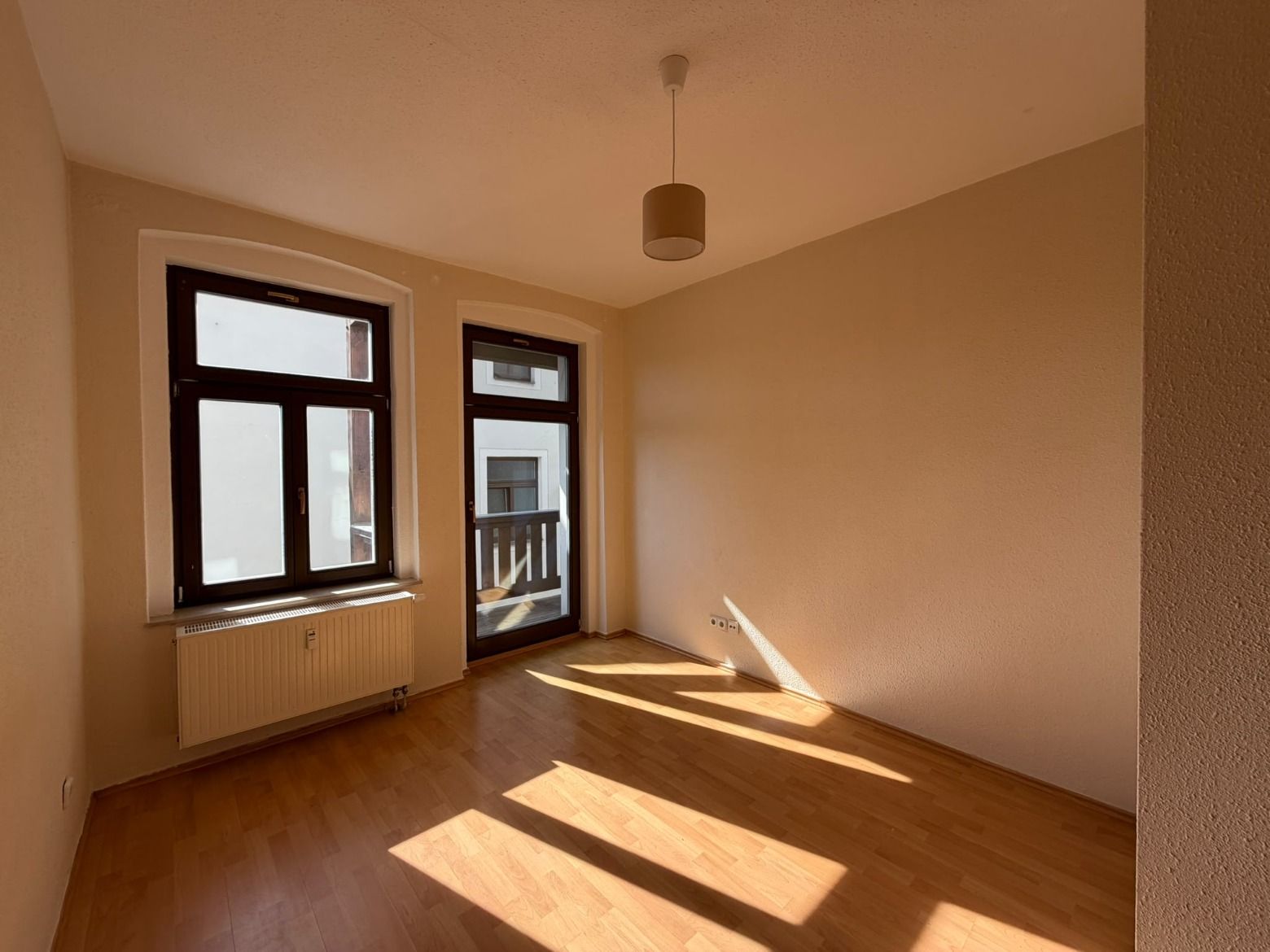 gemütliche 3- Raumwohnung mit hofseitigem Balkon und Einbauküche! 02826 Görlitz, Etagenwohnung