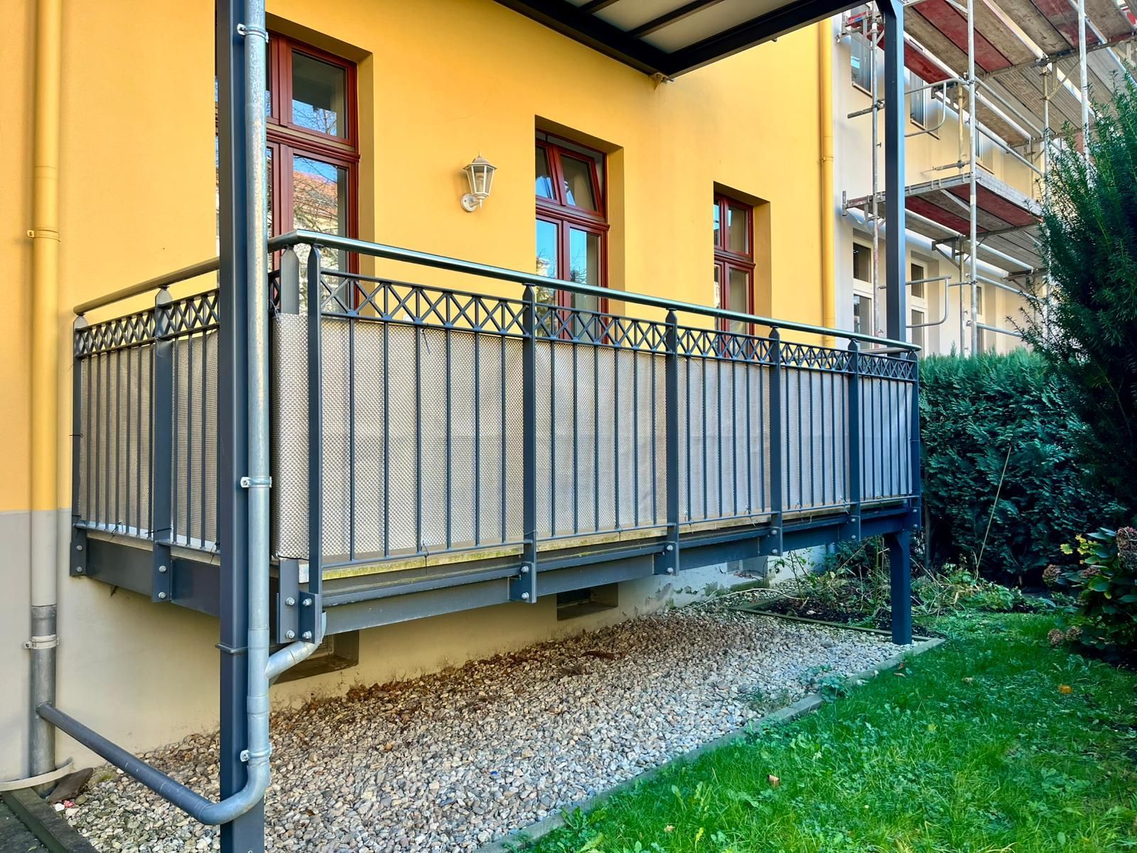 demnächst zur Vermietung – charmante 3- RWE im Erdgeschoss mit großem Balkon, Kamin und Stellplatz im Herzen von Görlitz ! 02826 Görlitz, Erdgeschosswohnung