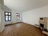 demnächst zur Vermietung – charmante 3- RWE im Erdgeschoss mit großem Balkon, Kamin und Stellplatz im Herzen von Görlitz ! - Geräumiges Wohnzimmer