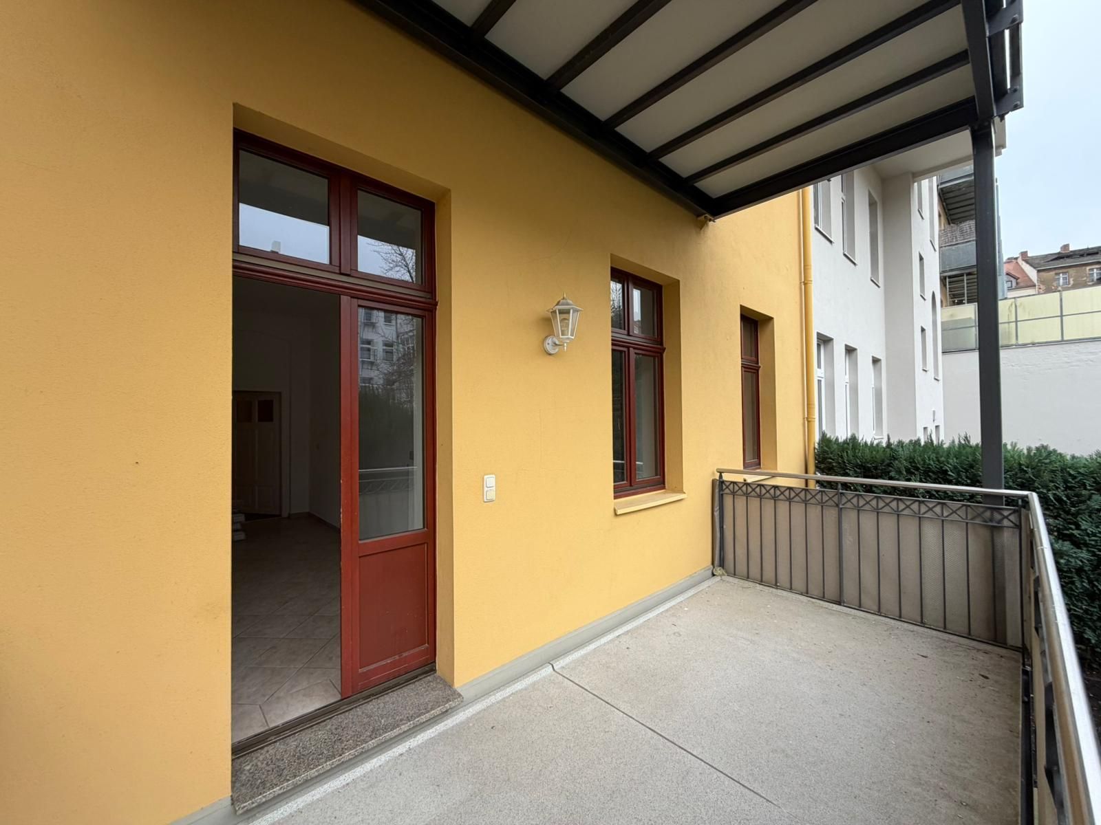 frisch renovierte / charmante 3- RWE im Erdgeschoss mit großem Balkon, Kamin und Stellplatz im Herzen von Görlitz ! 02826 Görlitz, Erdgeschosswohnung