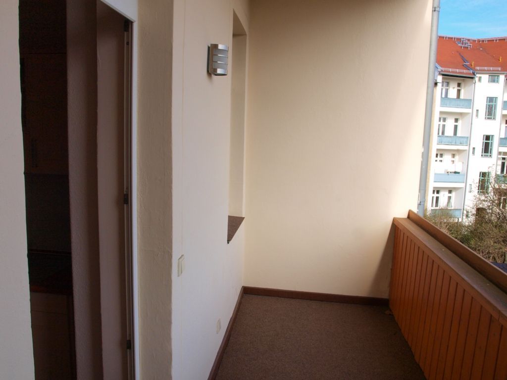 große 1-RWE mit Einbauküche und Balkon in der Südstadt ! - Photo 2