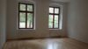 Altbaucharme trifft modernen Wohnkomfort - 4-Raum-Erdgeschosswohnung mit Sauna und großzügigem Balkon ! - Helles Wohnzimmer mit Parkett
