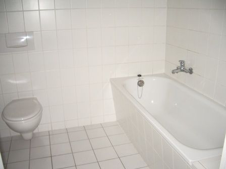 3- Raumwohnung im Erdgeschoss mit Badewanne und separater Küche ! - Foto 1