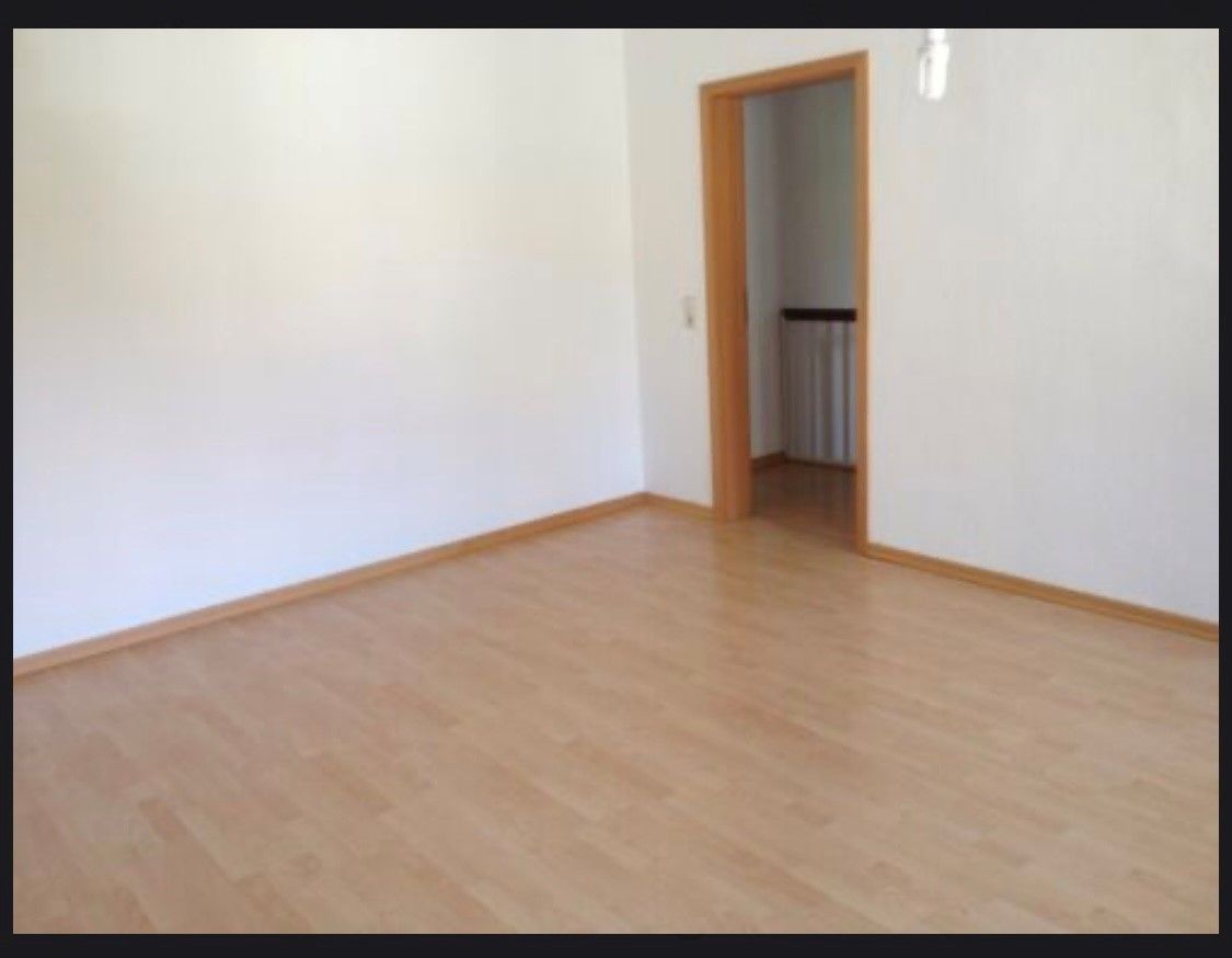 ruhige 3-Raum-Maisonettewohnung im Hinterhaus mit Garage in Löbaus Innenstadt! - Foto 2