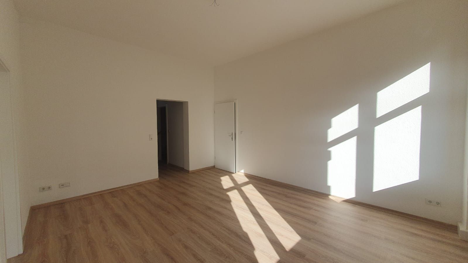 neuwertige 3- Raumwohnung mit Balkon in der Südstadt ! - Photo 1