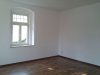 charmante 2,5-Zimmer-Wohnung in Reichenbach/Oberlausitz - Leeres Zimmer mit Fenster