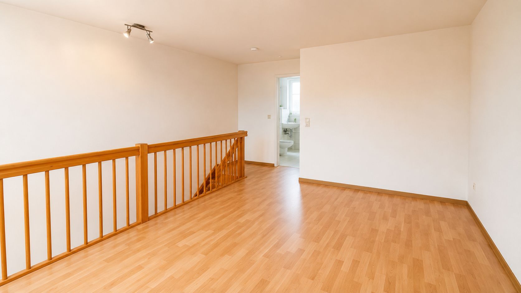 gemütliche 3- Raum-Maisonettewohnung mit Balkon, Galeriebereich und Stellplatz in Reichenbach ! - Foto 4