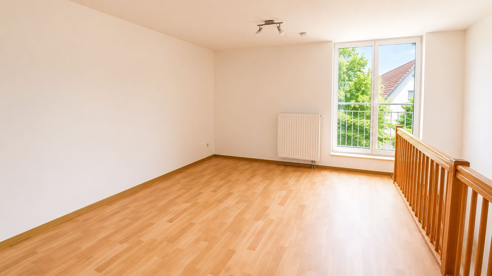 gemütliche 3- Raum-Maisonettewohnung mit Balkon, Galeriebereich und Stellplatz in Reichenbach ! - Foto 1