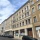 Vollvermietete Kapitalanlage mit stabilen Einnahmen und Mietsteigerungspotenzial - Außenansicht straßenseitig 02